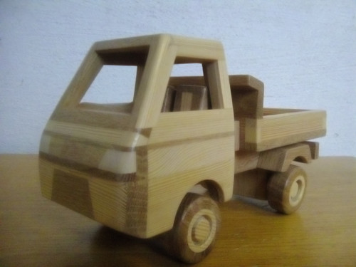 Dřevěné auto — foto 1