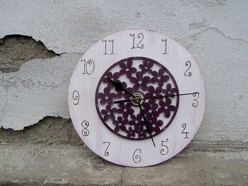 Hodiny závěsné průměr 20 cm - Fialové květy