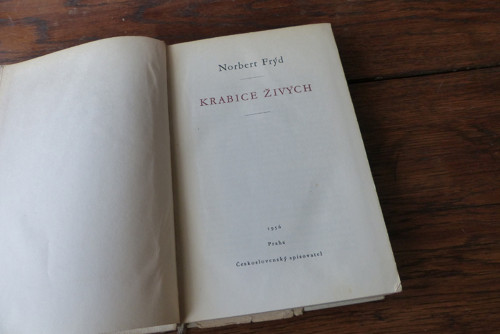 Krabice živých, Norbert Frýd, 1956