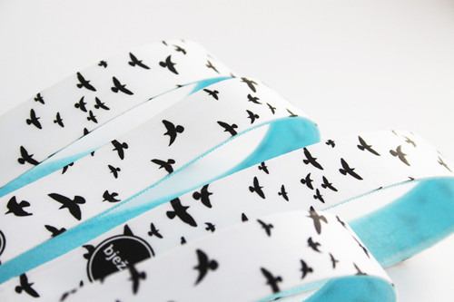 Čelenka, která drží "birdy white" — foto 1