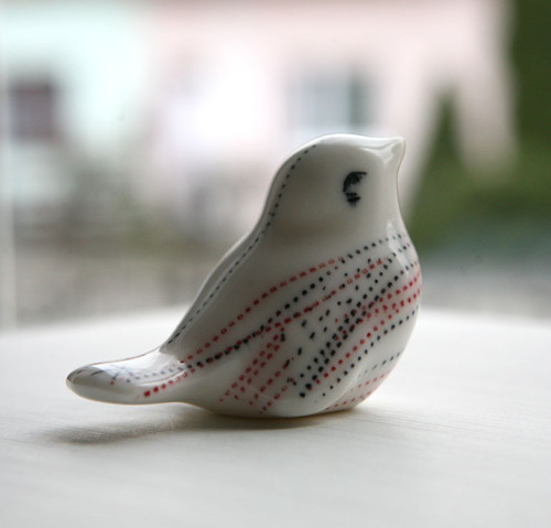 Na parapet...... ptáče (porcelán) — foto 1