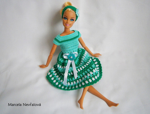 Zelené háčkované šaty pro barbie — foto 1