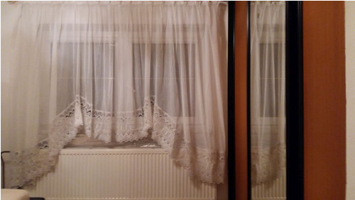 Macramé záclona smetanová asymetrická — foto 1