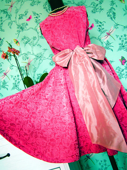 Šaty famous fuchsia — foto 1