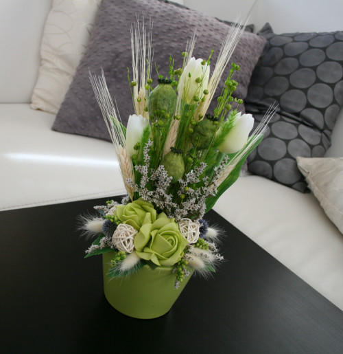 Jarní keramika s tulipány - v zelenokrémové — foto 1