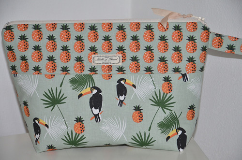 Necesér - tukani a ananas — foto 1