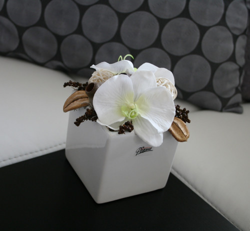 Kostka s orchidejemi v přírodním — foto 1