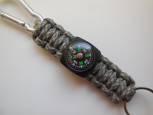 Paracord klíčenka s kompasem — foto 1