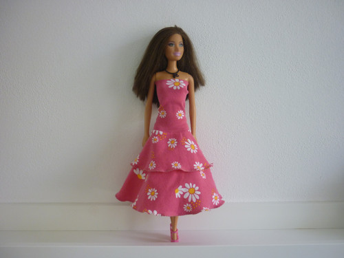 Šaty na panenku Barbie — foto 1