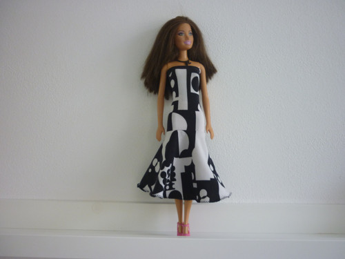 Šaty na panenku Barbie — foto 1