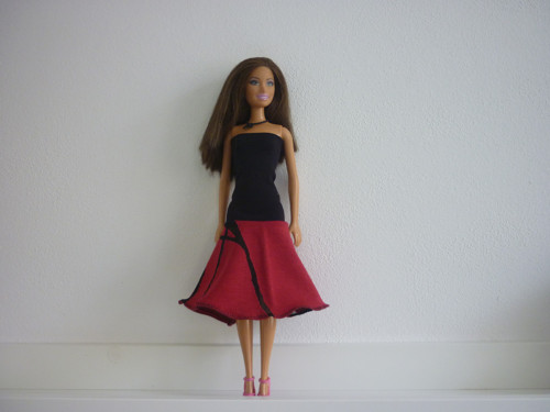 Šaty na panenku Barbie — foto 1