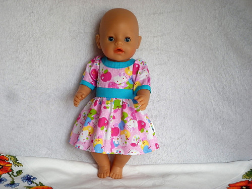 Šatičky Hello Kitty pro Baby Born — foto 1