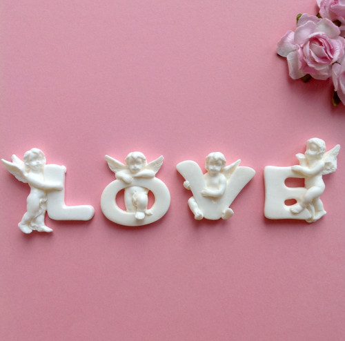 Andělé "LOVE" (polymerová ozdoba), (AND 1)