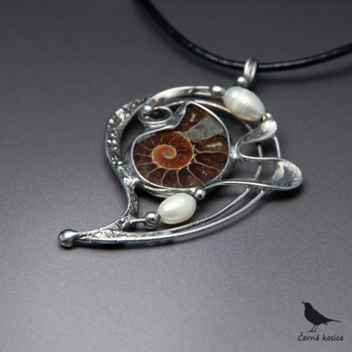 Talisman z minulost (Amonit + Perly) - náhrdelník — foto 1