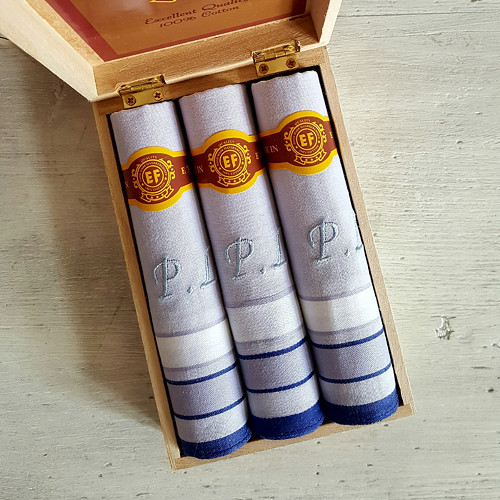 Pánské kapesníky s monogramem v krabičce — foto 1