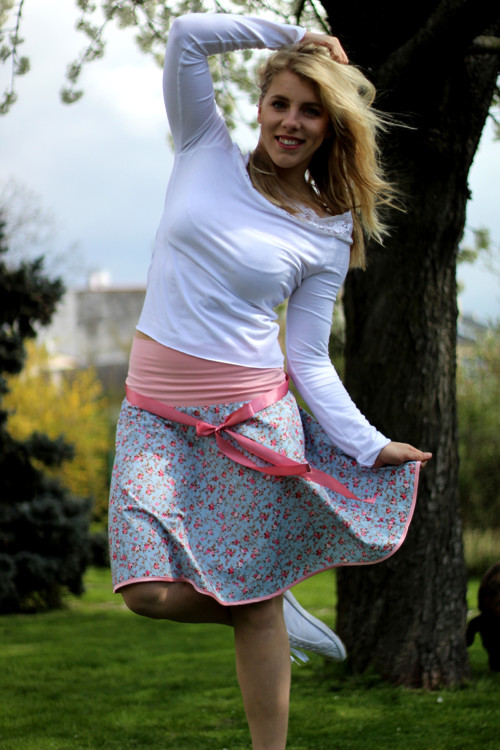 Sukně na líbačku pod třešní:-) — foto 1