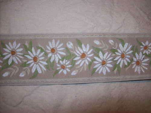 Vyšívaná stuha — foto 1