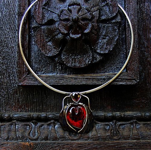 Nerezový náhrdelník....." Love moth" — foto 1