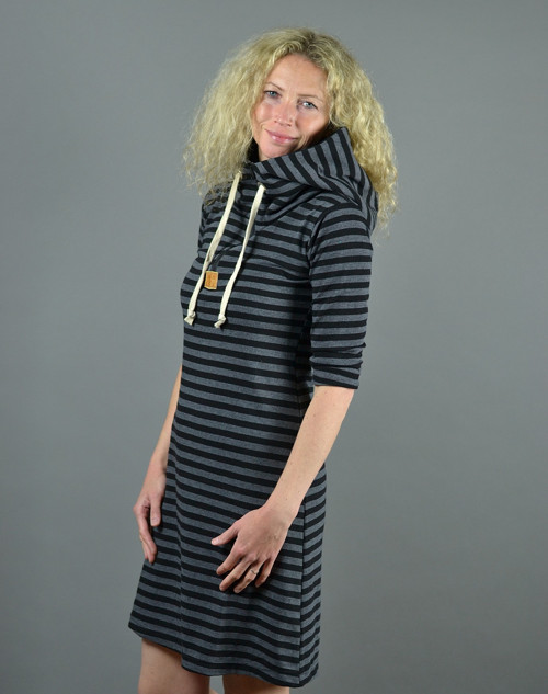 Pruhované šaty — foto 1