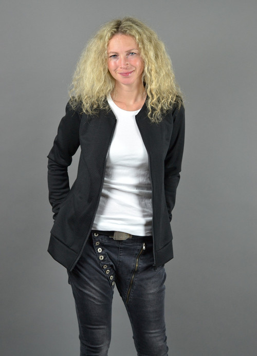 Černá mikina — foto 1
