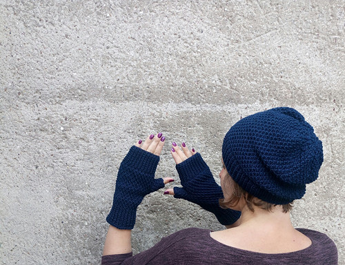 Souprava TMAVĚ MODRÁ 50% merino — foto 1