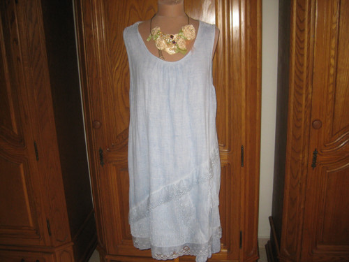 Nebesky modré šaty ve stylu shabby chic — foto 1