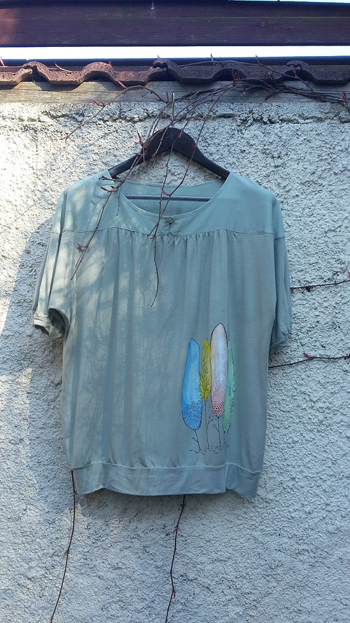 Šedozelené oversized triko s duhou — foto 1