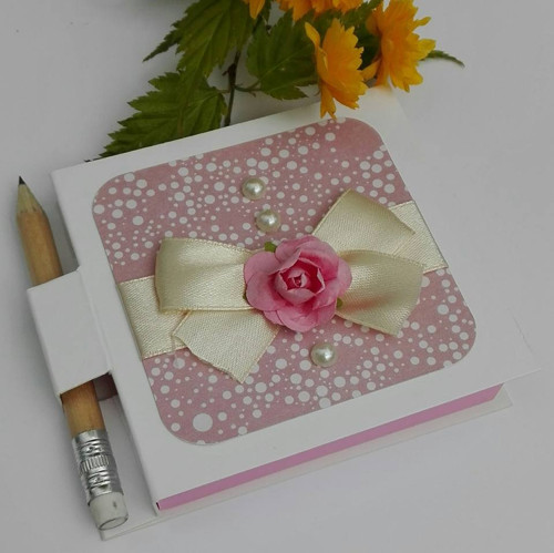 Notýsek s post-it bločkem a tužkou — foto 1