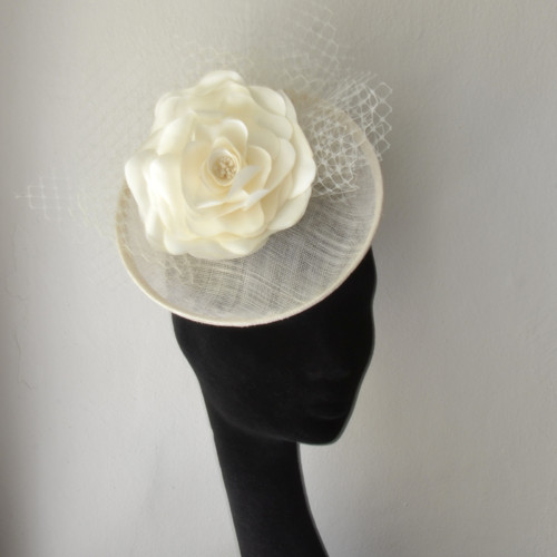 Fascinátor Satelit Květ Organza Sinamay Ivory