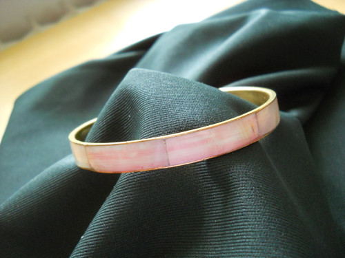 Náramek s růžovou perletí — foto 1