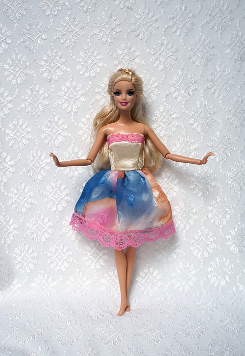 Romantické šaty pro Barbie — foto 1