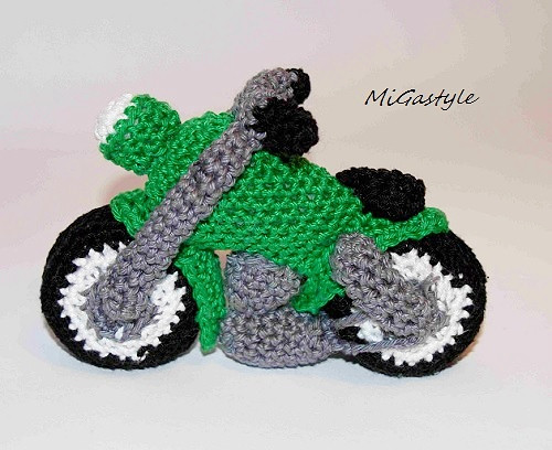 Háčkovaná hračka - motorka Kawasaki — foto 1
