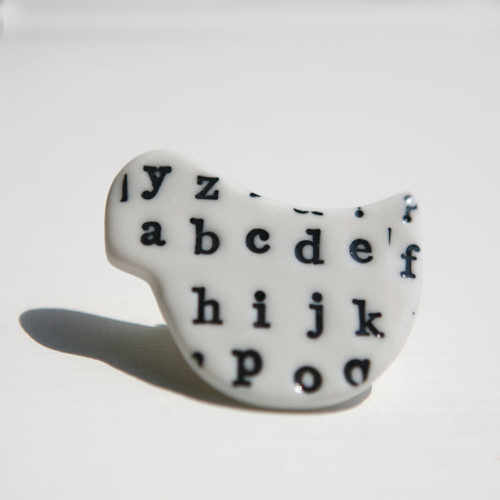 Messinger Black (porcelánová brož) — foto 1