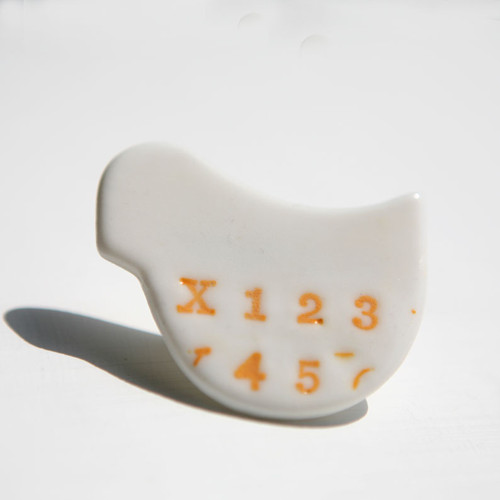 Messinger Sunny (porcelánová brož) — foto 1