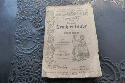 Allgemeine Trachtenkunde von Bruno Köhler