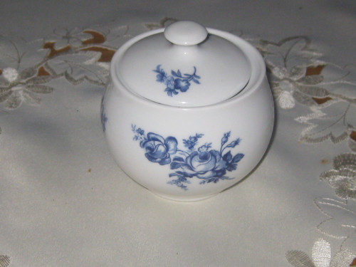 Modré růže-porcelánová dózička či cukřenka — foto 1