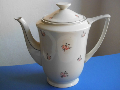 Porcelánová konvice s růžičkami — foto 1