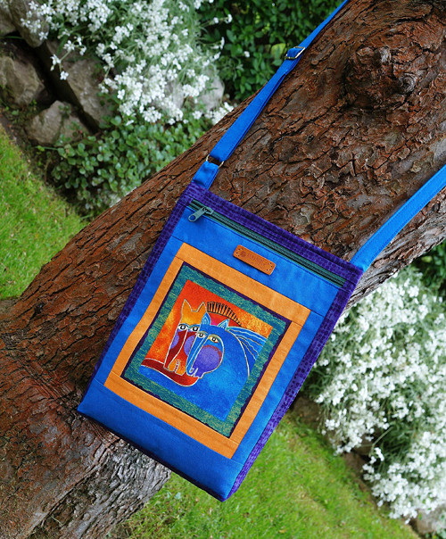 Crossbody s koníky — foto 1