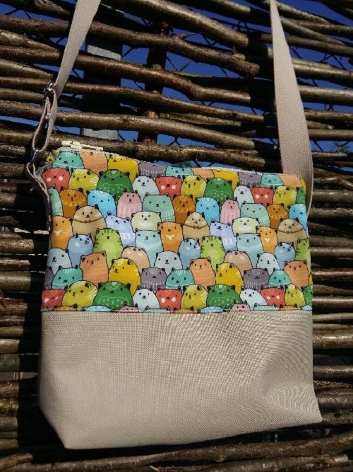 Kabelka crossbody Cats — foto 1