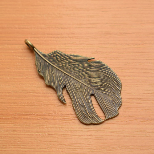 Pírko - starobronz - 26mm x 49mm - 1 kus