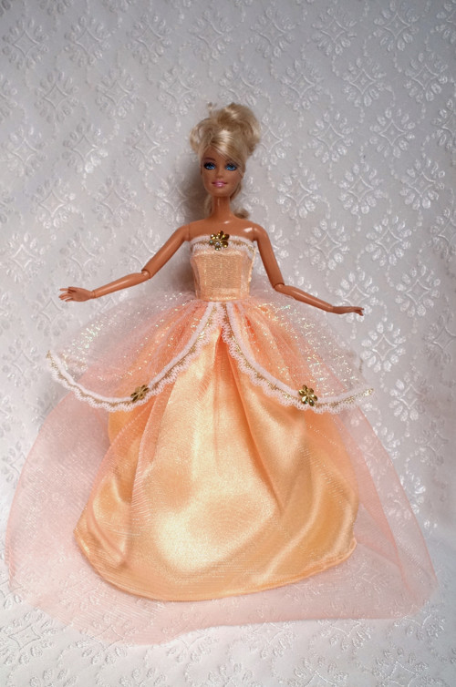 Šaty pro princeznu Barbie — foto 1