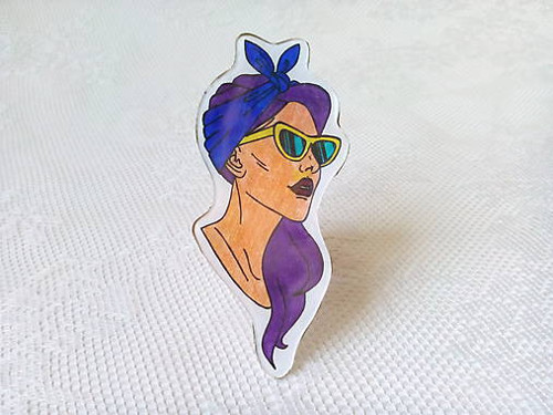 Retro Summer Girl brooch (blue/violet)