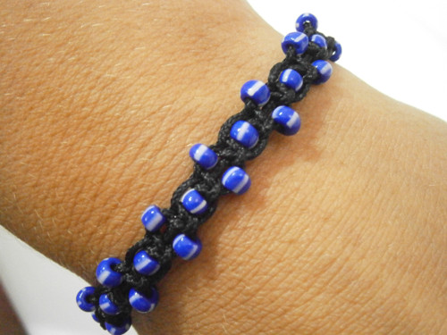 Modro-černý náramek (macramé/shamballa) — foto 1