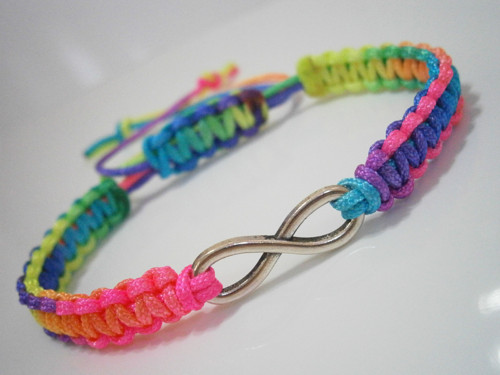 Neonový Infinity náramek (macramé) - Unisex — foto 1