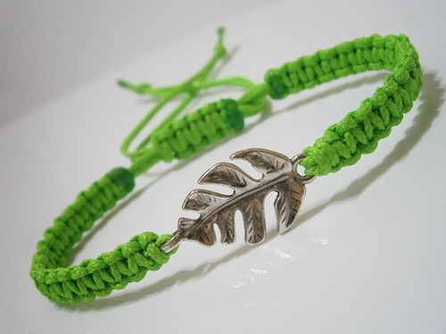 Neonový zelený náramek s listem (macramé) - Unisex — foto 1