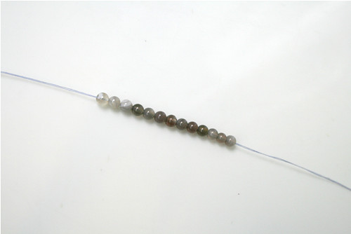 Barevné variace - achát kulička 4mm / 13ks