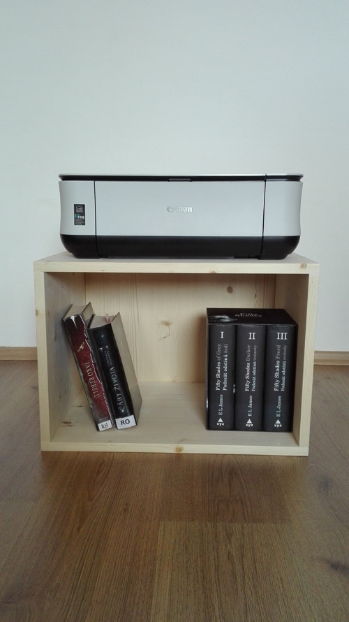 Dřevěná knihovna