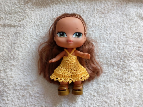 Háčkované šaty pro panenku Bratz - žluté — foto 1