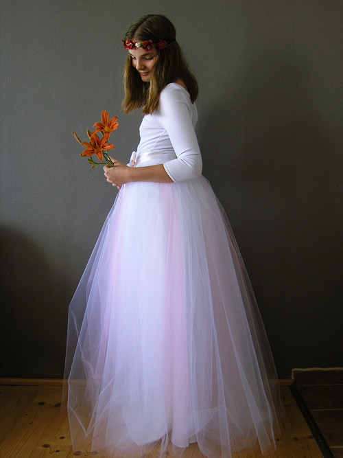 Sněhová...svatební sukně s pink akcentem a stuha