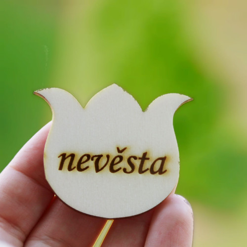 Jmenovka: DŘEVĚNÝ TULIPÁN